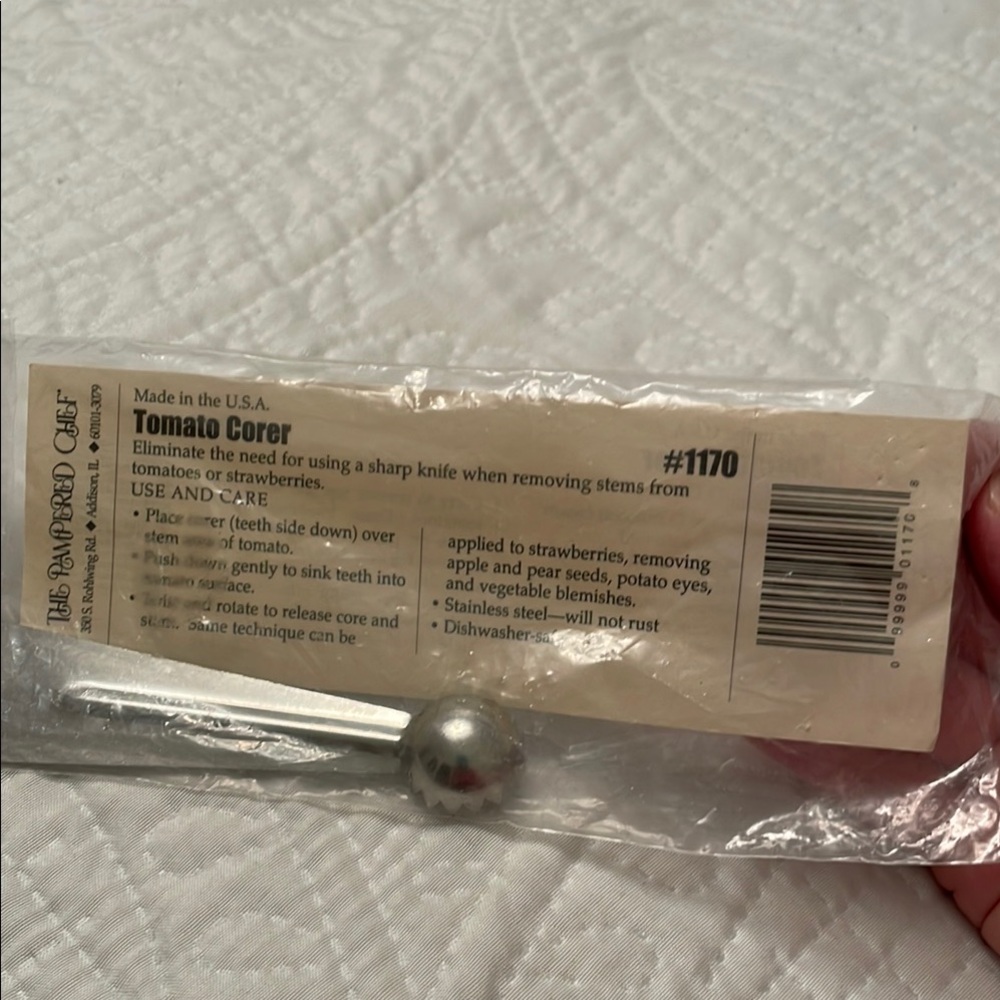 New The Pampered Chef Corer Kitchen Gadget Tool for Tomatoes Strawberries etc.